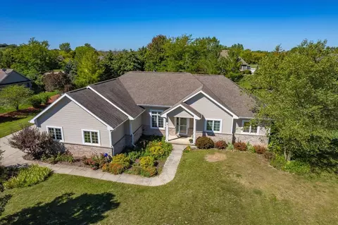 214 Hunters Glen Ln, Johnson Creek, WI 53038