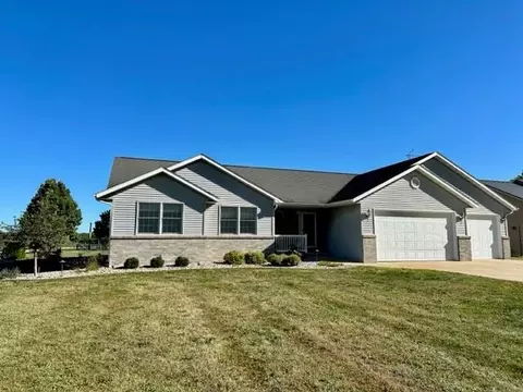 636 Hudson St, Mazomanie, WI 53560
