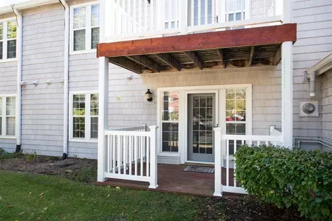 905 Harbor House Dr #1, Madison, WI 53719