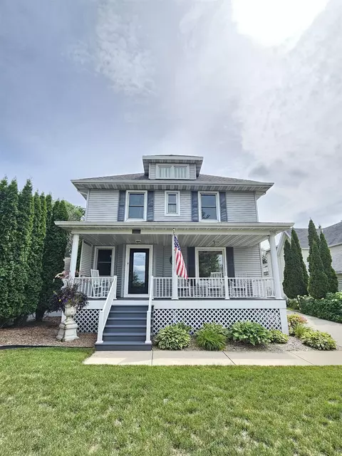 809 S Adams St, Green Bay, WI 54301