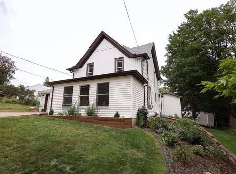 108 S Iowa St, Mineral Point, WI 53565