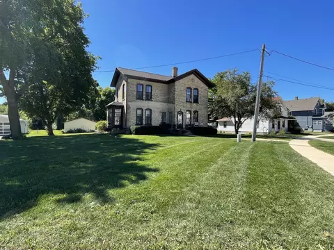 516-518 Manning St, Columbus, WI 53925