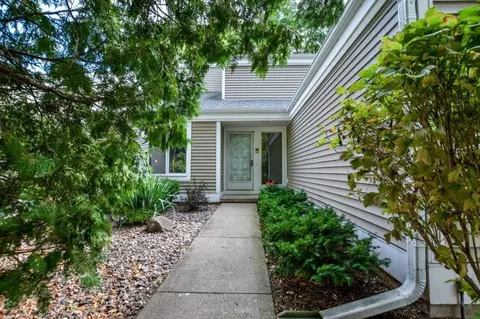 94 Oak Creek Trl, Madison, WI 53717