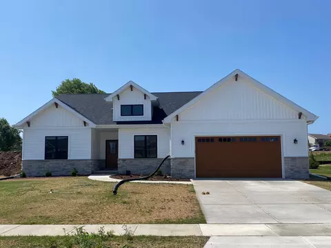 1917 Grieg Dr, Mount Horeb, WI 53572