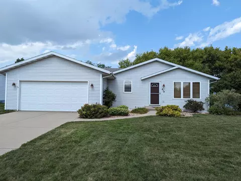 614 E Countryside Dr, Evansville, WI 53536