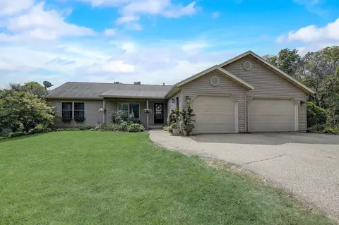 10387 E Hudson St, Mazomanie, WI 53560