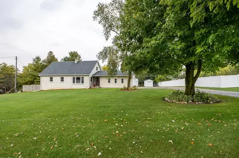 15562 County Shop Rd, Darlington, WI 53530