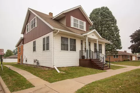 401 E Clay St, Cuba City, WI 53807