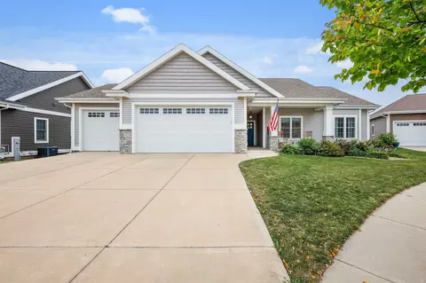 245 Greenway Cir, Deerfield, WI 53531