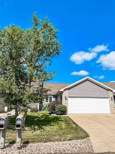 307 Pebble Brook Ln, Lodi, WI 53555