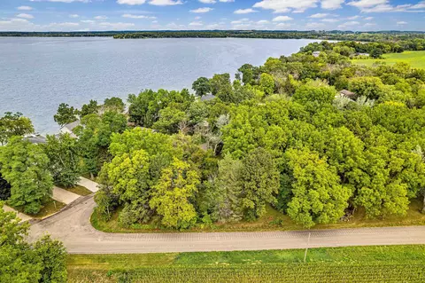 1 Shadyside Dr, Stoughton, WI 53589