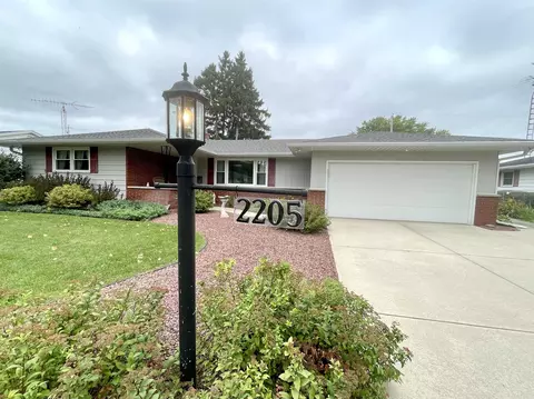 2205 Eastwood Ave, Janesville, WI 53545