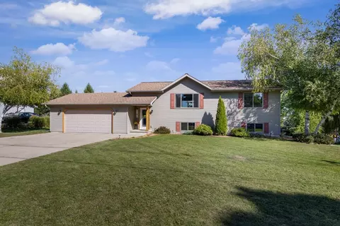 951 Waterloo St, Columbus, WI 53925