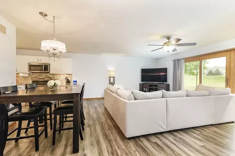102 W Windsor Ave, Cottage Grove, WI 53527