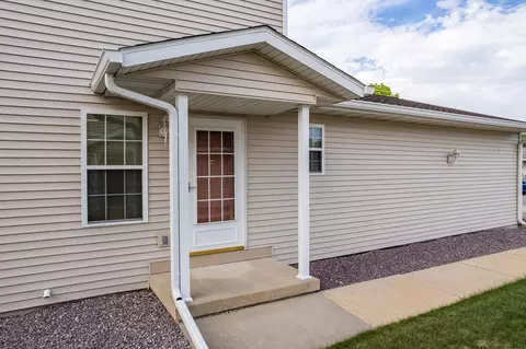 1330 Silver Dr, Baraboo, WI 53913