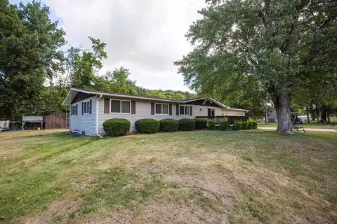 5424 Sand Lake Ln, Cassville, WI 53806