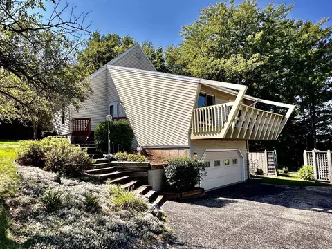 24 S Wright Rd, Janesville, WI 53546