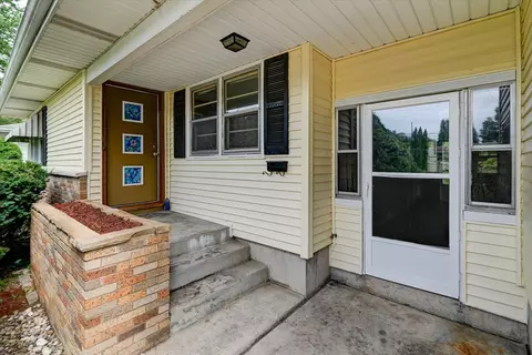 1813 Sheridan Dr, Madison, WI 53704