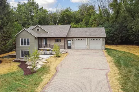 w9418 Lake Drive, Edgerton, WI 53534