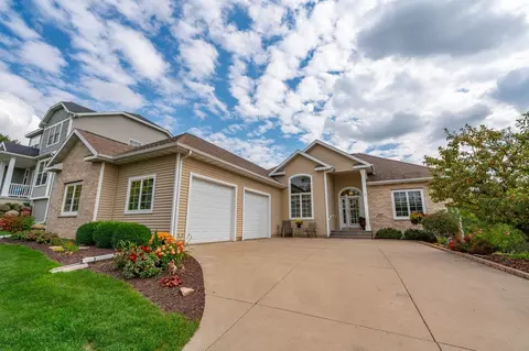 109 Westmorland Dr, Mount Horeb, WI 53572