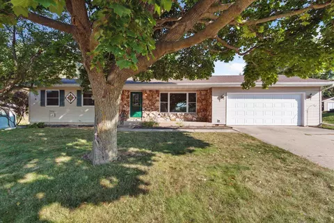 506 N St Josephs Cir, Edgerton, WI 53534