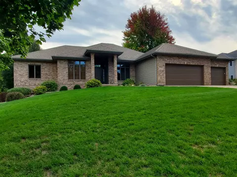 1273 Dolan Dr, Sun Prairie, WI 53590