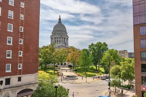 125 N Hamilton St #1104, Madison, WI 53703