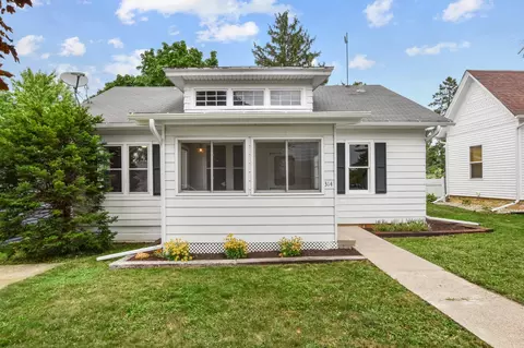 314 N Grove St, Barneveld, WI 53507