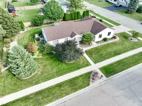 3906 Galaxy Dr, Janesville, WI 53546