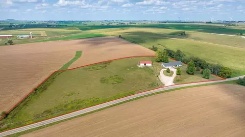 25800 Valley View Rd, Cuba City, WI 53807