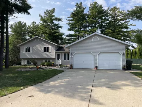 823 E Woodland Trl, Prairie Du Sac, WI 53578