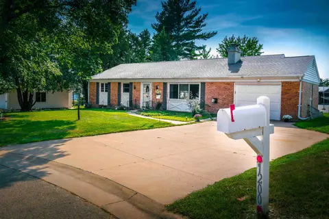 1200 Iowa Ct, Platteville, WI 53818