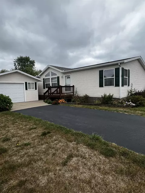 33166 Larry Ln #L35, Prairie Du Chien, WI 53821