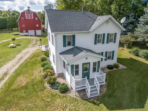2549 S Hill St, Stoughton, WI 53589