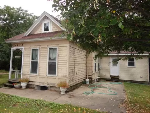 140 S Water St, Platteville, WI 53818