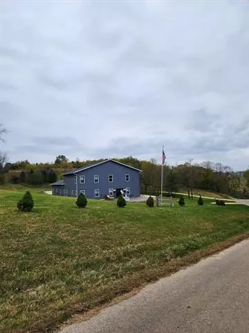 9277 Mccluskey Rd, Mount Hope, WI 53816