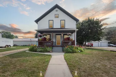 412 E Beloit St, Orfordville, WI 53576