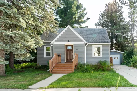 219 South St, Sun Prairie, WI 53590