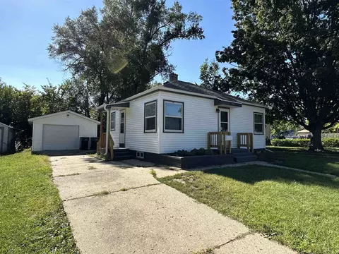 1724 Tremont Dr, Beloit, WI 53511