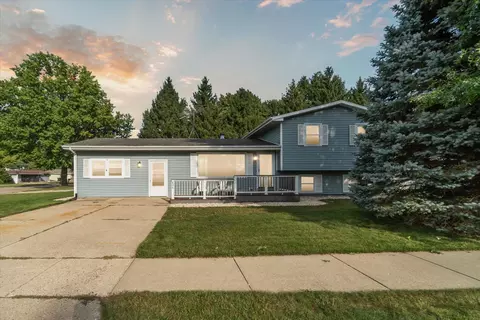 806 Rainbow Dr, Milton, WI 53563