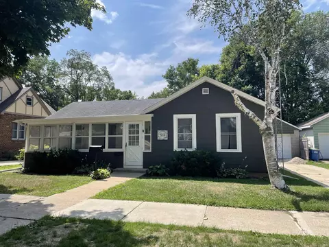 518 W Pleasant St, Portage, WI 53901