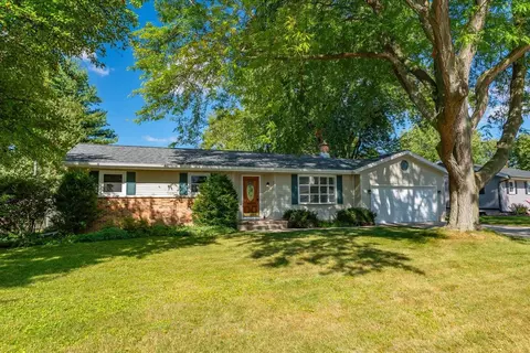 926 Allison St, Sun Prairie, WI 53590