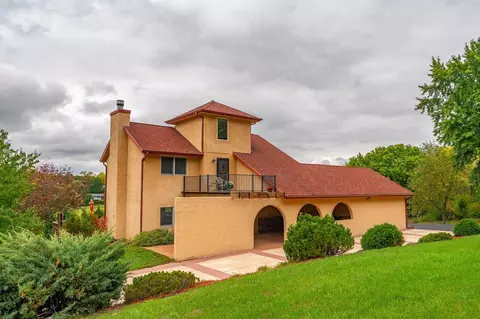 2037 Di Piazza Dr, Cottage Grove, WI 53527