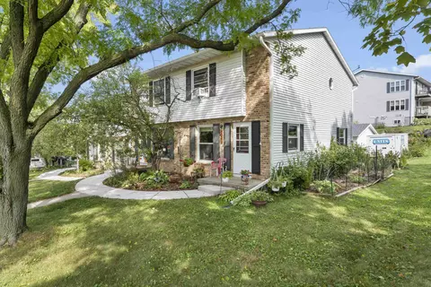 201 N Brookwood Dr, Mount Horeb, WI 53572