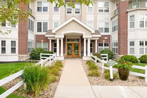 8510 Greenway Blvd #112, Middleton, WI 53562