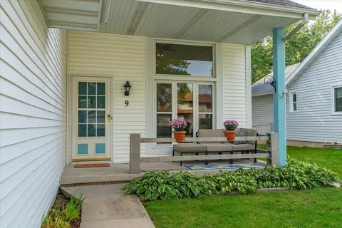 9 Newbury Cir, Madison, WI 53711