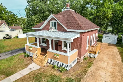 717 W State St, Mauston, WI 53948