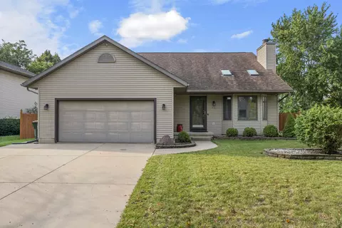 1733 Cornwall Cir, Sun Prairie, WI 53590