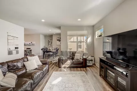 1233 Twisted Branch Way, Sun Prairie, WI 53590