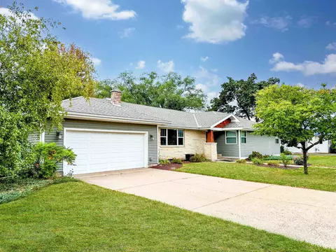 933 S Dousman St, Prairie Du Chien, WI 53821